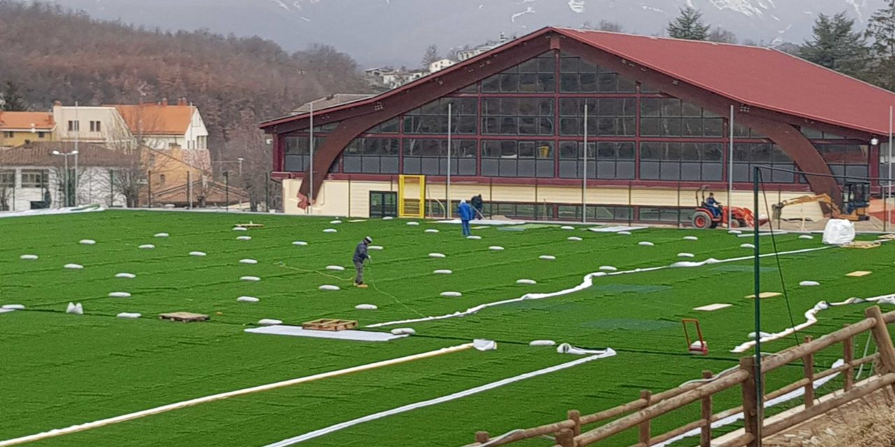 Amatrice, ecco il nuovo campo da calcio in sintetico: finanziato con le multe della Serie A